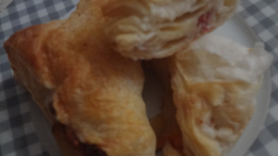 Pastırmalı Kaşarlı Milföy Böreği