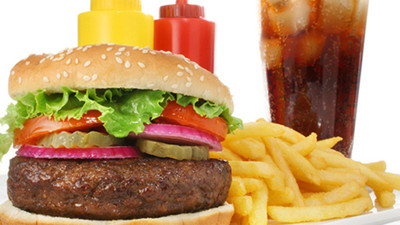 Hamburger ve kola tüketenler dikkat