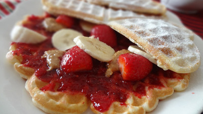 Çilek Soslu Waffle