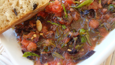 Fesleğenli Kekikli Ezme Salata