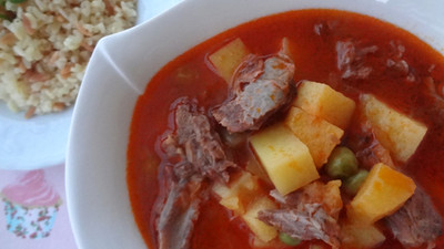 Etli Bezelyeli Patates Yemeği