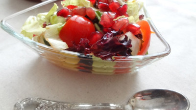 Narlı Yeşillik Salatası