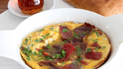 Pastırmalı Köz Biberli Omlet