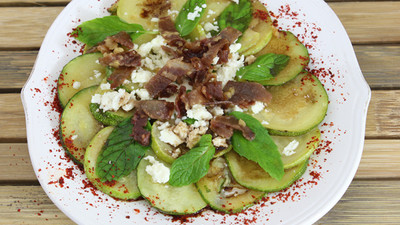 Tulum Peynirli Ilık Kabak Salatası