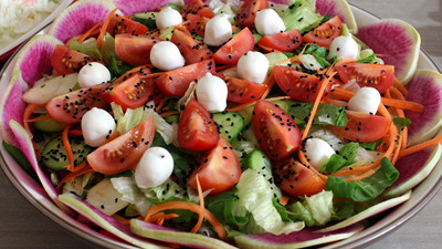 Renkli Gün Salatası