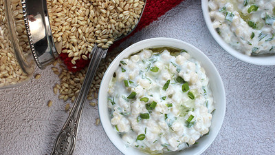 Otlu Yoğurtlu Buğday Salatası