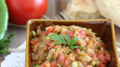 Közlenmiş Patlıcan Salatası