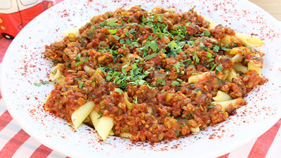Bol Soslu Kıymalı Makarna
