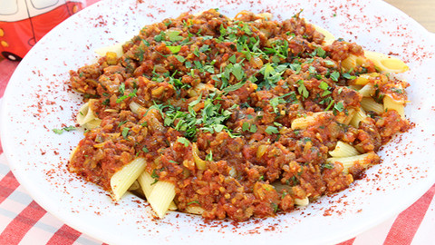 Bol Soslu Kıymalı Makarna