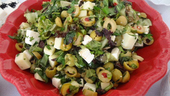 Zeytinli Peynirli Kahvaltı Salatası