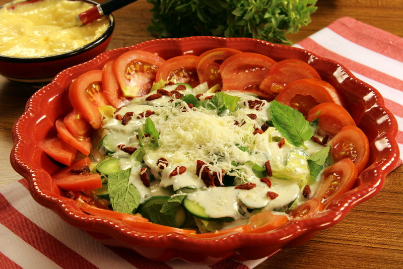 Sarımsak Soslu Taze Salata - Resim : 1
