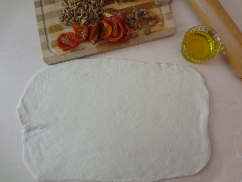 Zeytinli Domatesli Çörek - Resim : 2