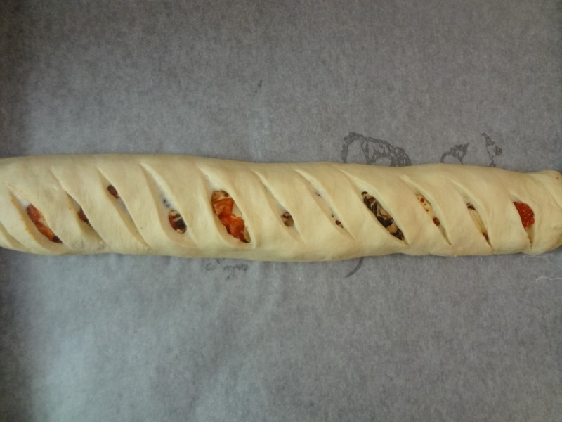 Zeytinli Domatesli Çörek - Resim : 5