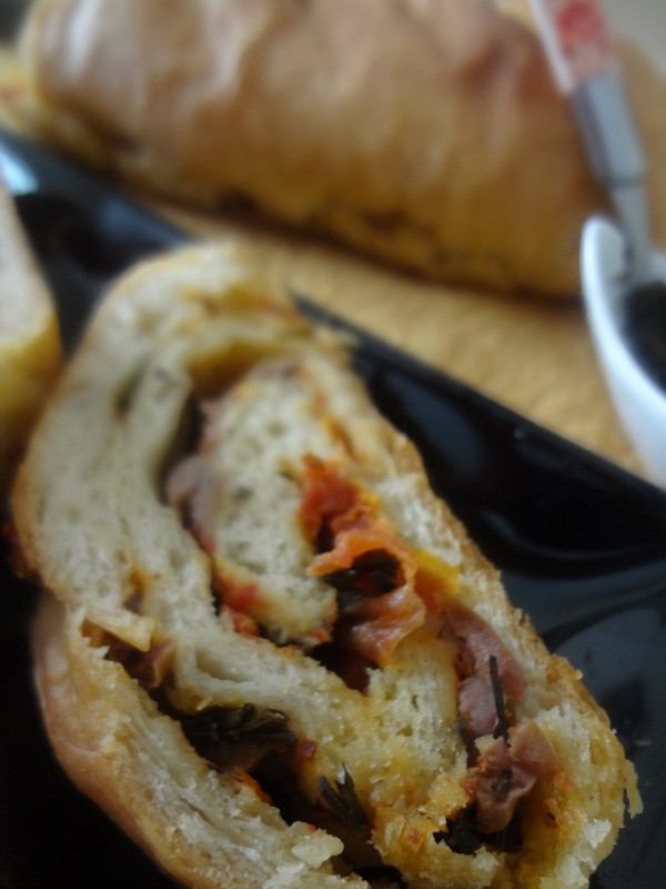 Zeytinli Domatesli Çörek - Resim : 10